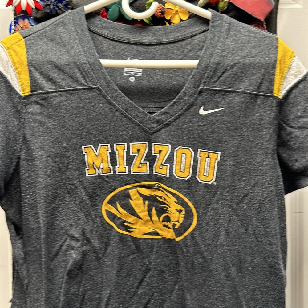 American Eagle Outfitters Black and White Graphic Tee - Picture 6 of 8